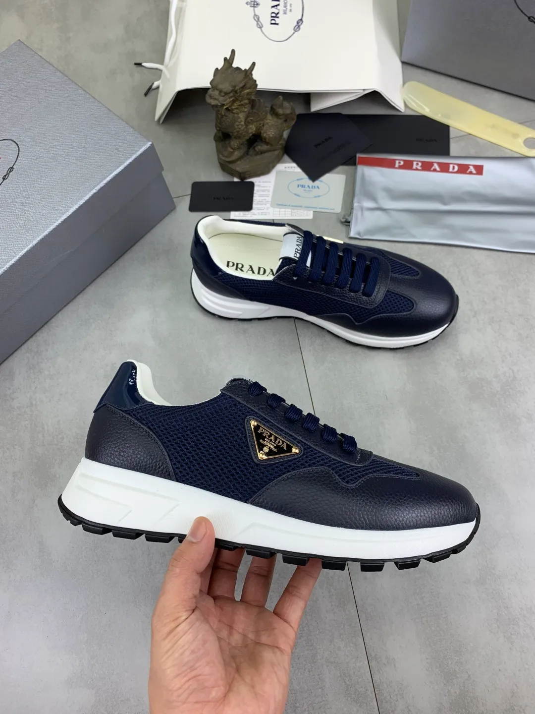 Men's shoes 💰P560💰[New style] popular models are on the official website, 🆘 Trendy brand (Prada) mainly promotes popular models, avant-garde and versatile fashion men's shoes private version mold opening, cowhide surface splicing 1:1.. Fashionable and simple, original imported cowhide lining cowhide feet; the atmosphere and personality are more fashionable, eye-catching and pursuing class. It will subvert the old idea and be a must-have for fashionistas with you! Must keep it for yourself! Tall and comfortable, large and low, high-end quality workmanship. Number of yards: 38-45 4️⃣optional.